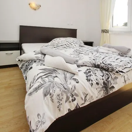 Charmante In Mit Eigenem Balkon By Interhome 아파트 *