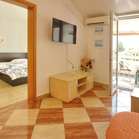 Charmante In Mit Eigenem Balkon By Interhome