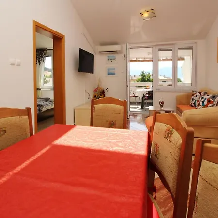 Charmante In Mit Eigenem Balkon By Interhome