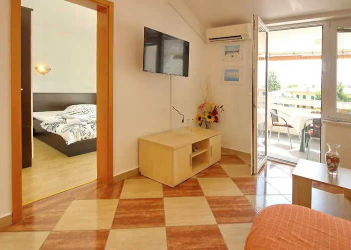 Charmante In Mit Eigenem Balkon By Interhome