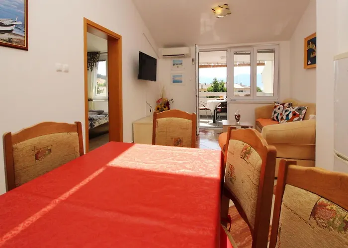 Charmante In Mit Eigenem Balkon By Interhome